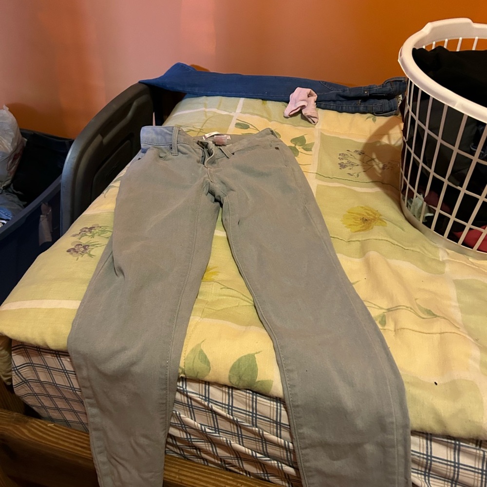 Light wash jeans no rips